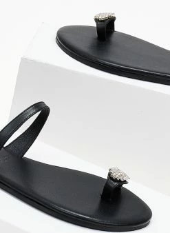 Σανδάλια δερμάτινα με στρας στο δάκτυλο Iris - Μαύρο 4 Σανδάλια δερμάτινα με στρας στο δάκτυλο Iris - Μαύρο -The Fashion Project Κατάστημα sandalia dermatina me strass sto daktulo 103998 hlkg