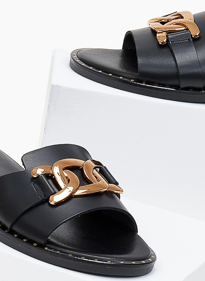 Σανδάλια δερμάτινα με αλυσίδα στη φάσα tfp - Μαύρο Σανδάλια δερμάτινα με αλυσίδα στη φάσα Tfp - Μαύρο -The Fashion Project Κατάστημα sandalia dermatina tfp me alusida sti fasa 101245 syms