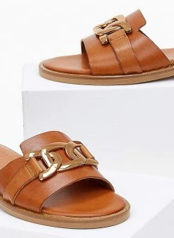 Σανδάλια δερμάτινα με αλυσίδα στη φάσα Tfp - Ταμπά -The Fashion Project Κατάστημα sandalia dermatina tfp me alusida sti fasa 101246 yw7m