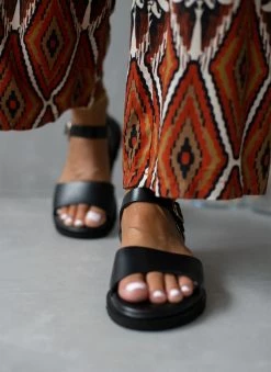 Σανδάλια δερμάτινα με μία φάσα Tfp - Μαύρο -The Fashion Project Κατάστημα sandalia dermatina tfp me anatomiki sola 103352 8dcj