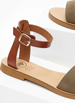 Σανδάλια δερμάτινα με μπαρέτα Tfp - Λαδί 4 Σανδάλια δερμάτινα με μπαρέτα Tfp - Λαδί -The Fashion Project Κατάστημα sandalia dermatina tfp me mpareta 104236 r599