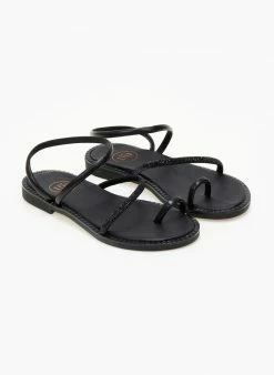 Σανδάλια δερμάτινα με περαστό λουράκι Tfp - Μαύρο -The Fashion Project Κατάστημα sandalia dermatina tfp me perasto louraki 105320 jzms
