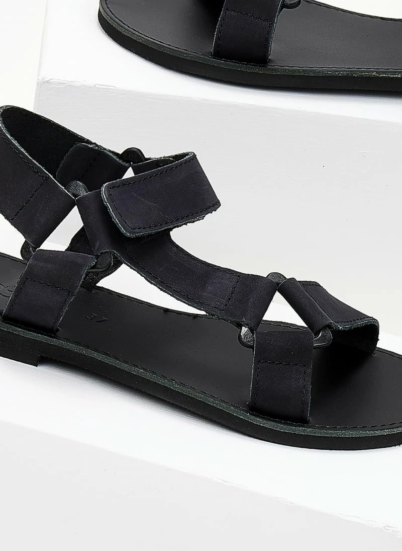 Σανδάλια δερμάτινα με velcro estil - Μαύρο Σανδάλια δερμάτινα με Velcro Estil - Μαύρο -The Fashion Project Κατάστημα sandalia nubuck estil me velcro 103816 603b