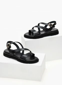 Σανδάλια TFP ανατομικά δερμάτινα με λοξό λουράκι - Μαύρο -The Fashion Project Κατάστημα sandalia tfp dermatina me lokso louraki 103350 km7m