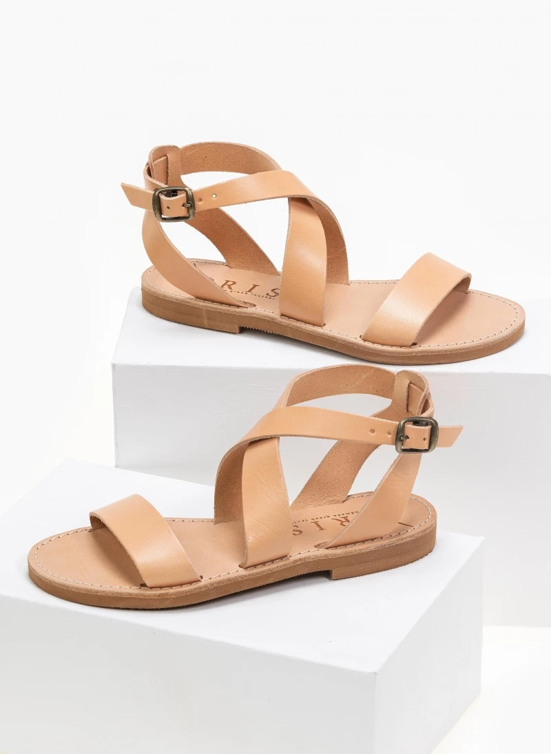 Σανδάλια δερμάτινα με crossover μπαρέτα Iris - Φυσικό Σανδάλια δερμάτινα με Crossover μπαρέτα Iris - Φυσικό -The Fashion Project Κατάστημα xeiropoiita dermatina isia pedila 90689 i4pk